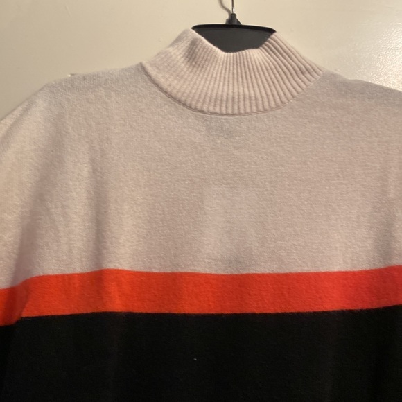 NWT C by Bloomingdale’s white, pink, and navy cashmere sweater - Picture 2 of 3